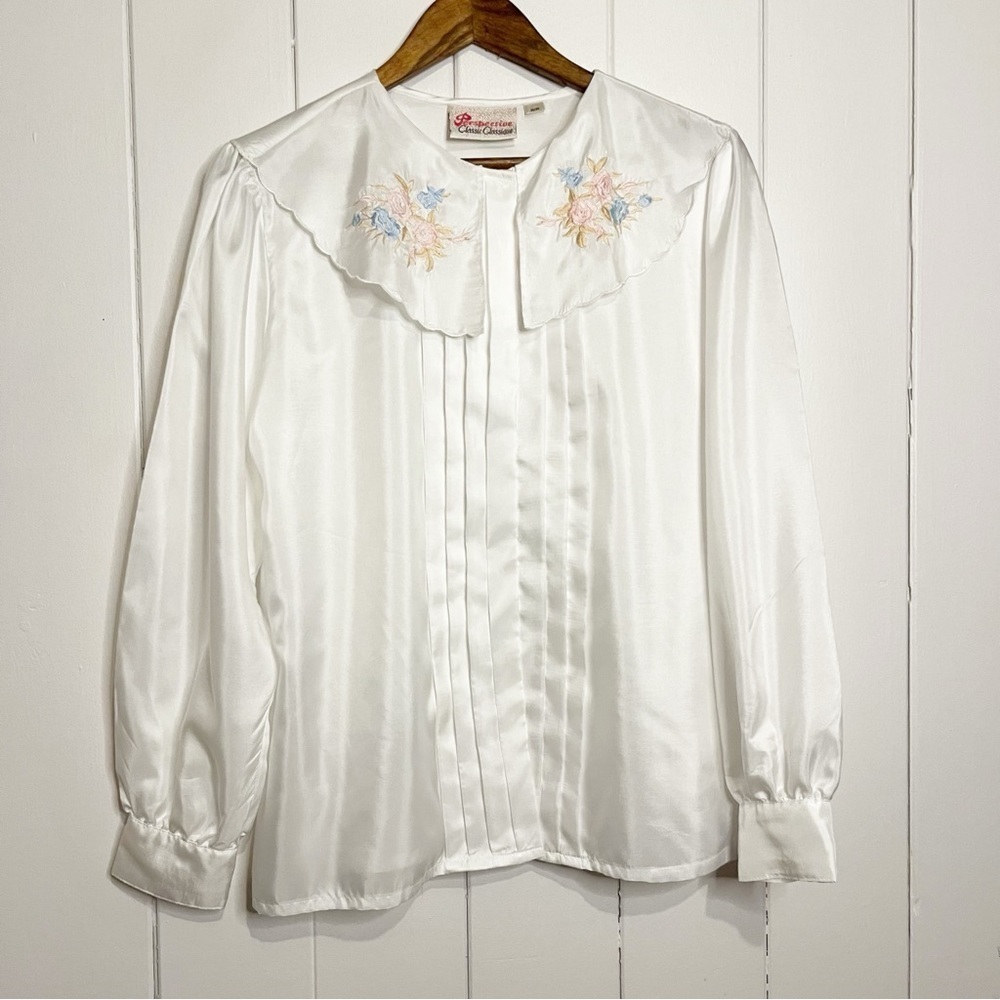 Vinatge Perspective Classic Classique White Blouse. Size Medium.